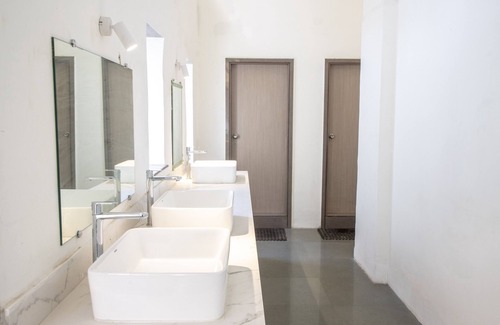 Dhobitalao Hostel | Empire Royale Hotel - Hostel