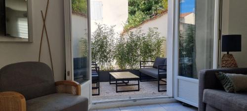 Surgeres Apartment | En hypercentre, appart avec terrasse entièrement rénové - Netflix - Amazon Prime - Le Nature Zen