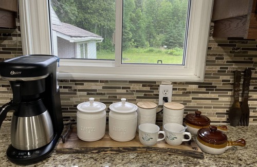 Bobcaygeon Cottage | Enchanting three bedroom river front cottage