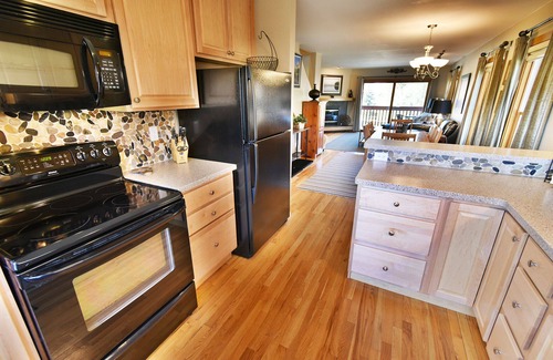 Frisco House | End Unit! BIG Pool, 2 Hot Tubs. Walk to Dining, Shops, Rec Path