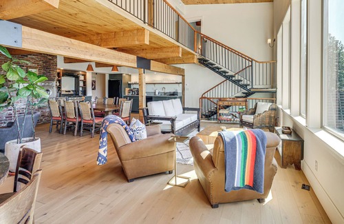 Norden House | Endless Mtn Views! Group Ski Lodge at Sugar Bowl