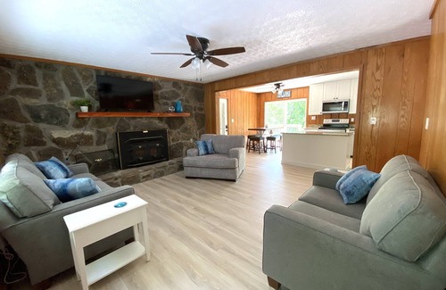 Sharps Chapel House | Endless Summer - Norris Lake Home