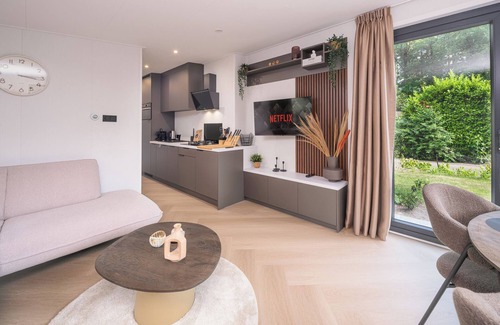 Lieren House | Enjoy a holiday home in the wooded nature of the Veluwe, complete with modern amenities and a stylish pergola and electric outdoor fireplace for optimal comfort.