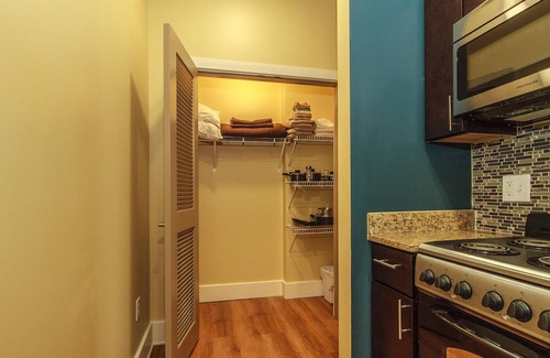 St. Clairsville House | Enjoy a Seamless Blend of Functionality and Style Condo close to Wheeling 208