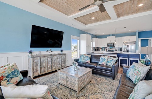 Long Beach House | Enjoy all the benefits/amenities of a large ocean front without the price tag