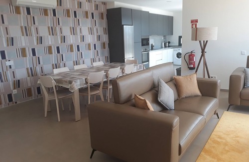 Coto Villa | Enjoy modern comfort and private heated pool at Casa Ambiente Verde