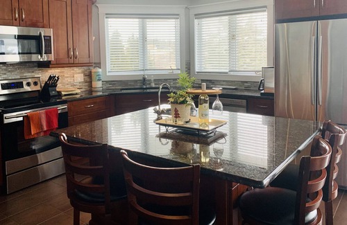 Glen Margaret House | Enjoy oceanfront living at its best!!