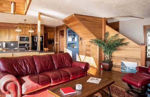 Chinook House | Enjoy the Columbia River and the Pacific Ocean.