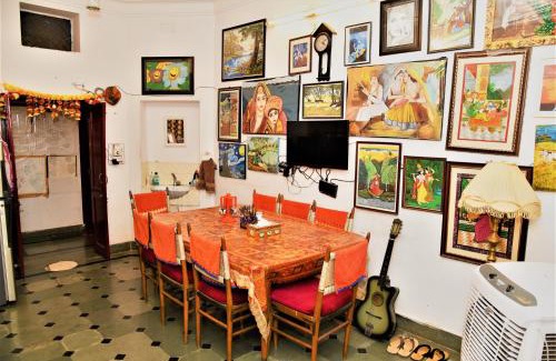 Lake Swaroop Sagar House | Enjoy! Udaipur Homestay by Hari Pari