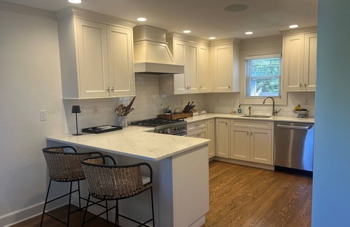 Fairfield House | Enjoyable 3 bedroom house in Fairfield, four miles to downtown and beaches