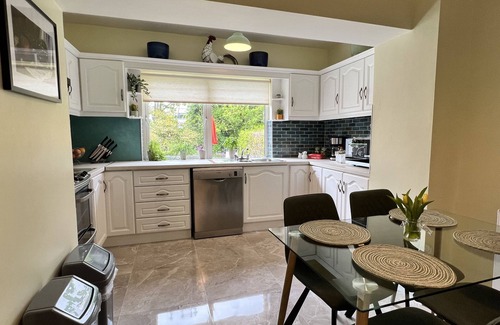 Ennis House | Ennis, 4 minute walk to Downtown