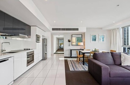 Gold Coast Apartment | Entire 5-star, 2 bdrm apt on Surfers Paradise beach. Ocean views from every room