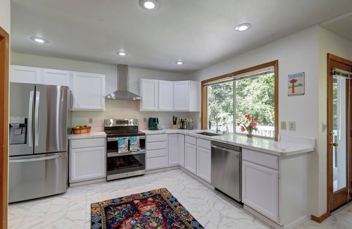 Des Moines House | Entire 5bd home in Des Moines Close Redondo Beach Park