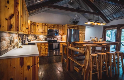 Christmas Cabin | Entire Cabin at peaceful Retreat in Christmas, FL -AC/Sleeps 6.