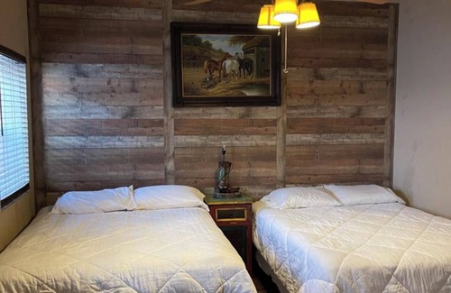 Decatur Other | Entire Farmhouse Decatur —-5 minutes from the city