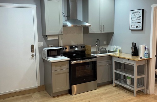 Southwest Anaheim Apartment | Entire guesthouse in Garden Grove, California