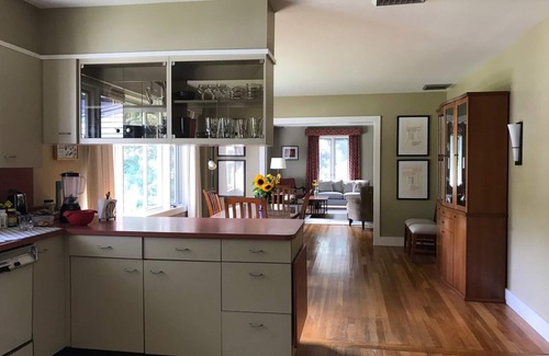 Peterborough House | Entire house on privately situated Lilac Hill abuts conservation land