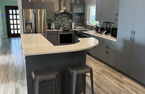 Oakland Park House | Entire Pool House Close to Beach