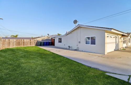 La Presa House | Entire Private 2-Bedroom Home w Gated Yard, Driveway Parking, Available Now