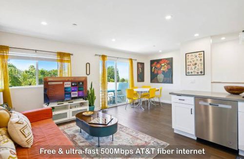 National City House | Entire Private 3-BR Home w Balcony Views 10-mins to SD Gaslamp, Downtown, Available Now