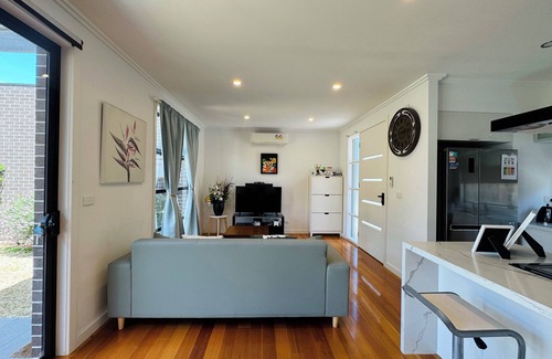 Glen Waverley House | Entire Townhouse