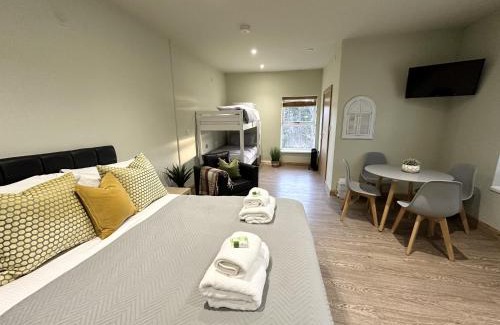 Coelbren House | Entire Venue with Accommodation Sleeps up to 19 - Waterfall Country Escape Wales