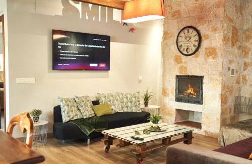 Revenga House | Entreacebedas rural&vacaciones, alojamientos con jardín PRIVADO Piscina a un minuto