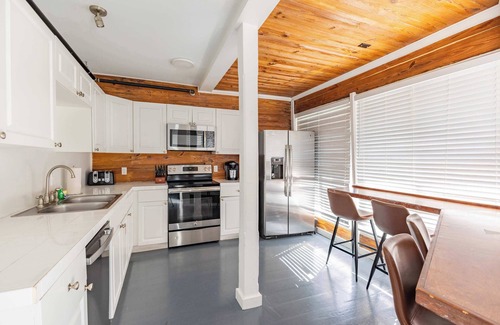 Historic Seaport Apartment | Epic Location Near Duval, Private Hot Tub, Parking