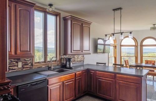 Cornwallville House | EPIC mountain views close to Windham