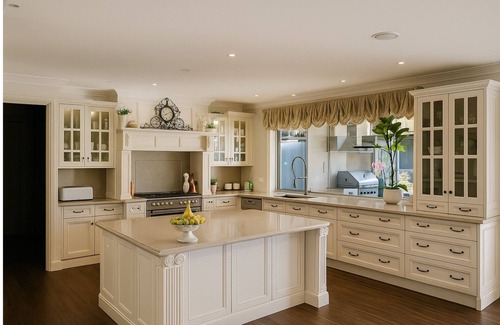 Trafalgar East House | Epic Retreat with Pool, Sauna, Cinema, Firepit & More – Sleeps 28