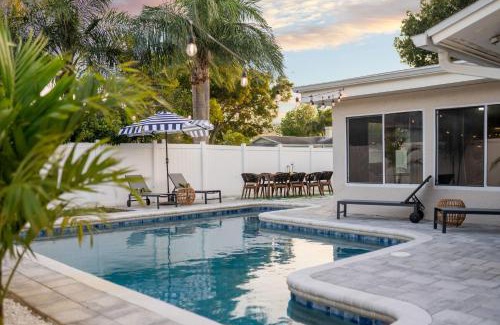 Seminole House | Epic Yard Pool Movie Theater Arcade Games