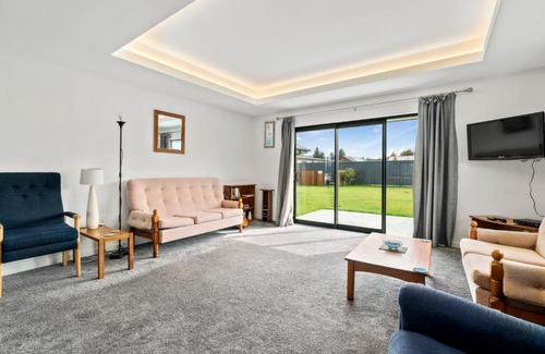 Lake Hawea House | Erskine Place - Lake Hawea Holiday Home