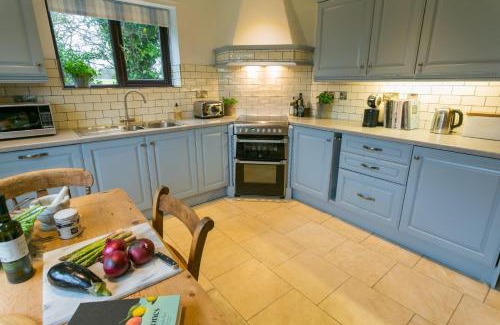 Holyhead House | Erw Fach