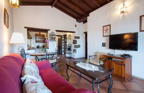 Guime Villa | Beautiful Country Villa with Pool, Terrace, Garden & Wi-Fi; Parking Available