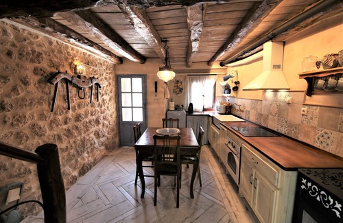 Montejo de la Vega de la Serrezuela Cottage | Wabisabi Townhouse en Hoces del Río Riaza