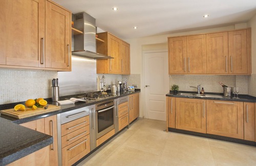 Calahonda Villa | Luxury 5 Bed Villa - HEATED Pool-Jacuzzi-Outdoor Kitchen-Pergola-Table Tennis