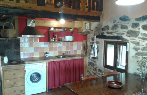 Rozuelo Cottage | House with large garden in small village, Tedejo, Folgoso de la Ribera León