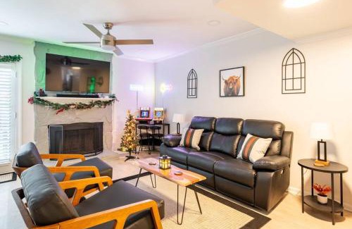 Peachtree Corners Apartment | Escape the City w/King Bed, Arcade Games & Firepit