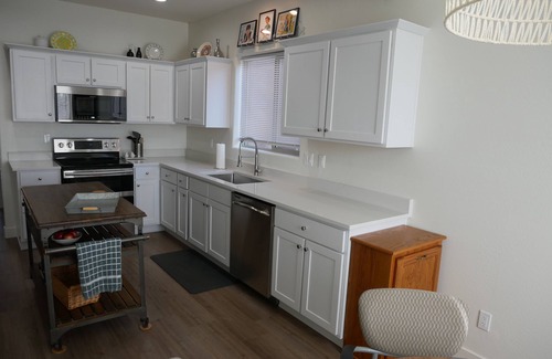 Gold Canyon House | Escape to Gold Canyon. Enjoy Mountain Views, Desert Trails&Premier Golf Courses.