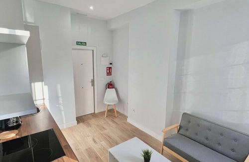 Hortaleza Apartment | Escape to Madrid: Modern and Cozy Studio near IFEMA