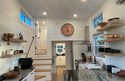 Bella Vista House | Escape to the Perfect Tiny Home Getaway