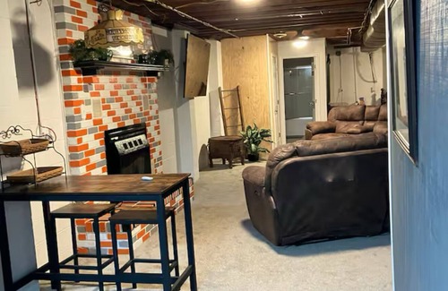 Caryville House | Escape to Tweety’s Place: Luxury Country Lodge w/Pool, Trails & Norris Lake Fun