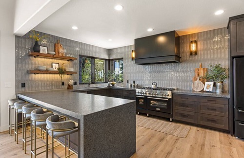 Dundee House | Escape to Wine Country, Luxurious Getaway Awaits!