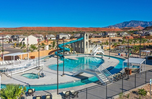 Washington House | Escondido 2343 & 2355 Retreat | Connected homes with 10 Bedrooms, sleeps 40, and endless amenities!