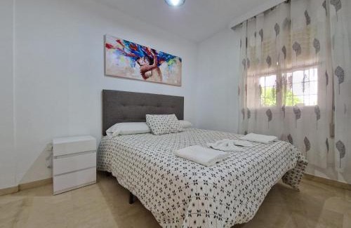 Parque Alcosa House | Espectacular Casa 5 dormitorios FIBES Palacio Congresos con Parking