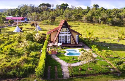 Cacatachi House | Espectacular casa con piscina en Yanashpa Village