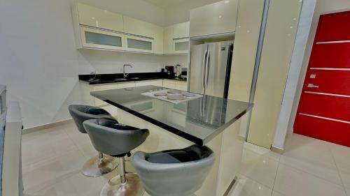 Ferrocarrilera Apartment | Espectacular Condo Vista al mar, a Pie de Malecón