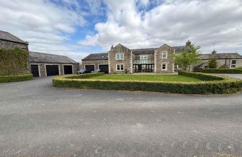 Kirkby Stephen House | Estatesmen Lodge, Hillside Farm