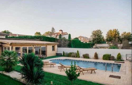 Nuevo Baztan House | Estudio Moderno Piscina Barbacoa Parejas Amigos Gym Sauna