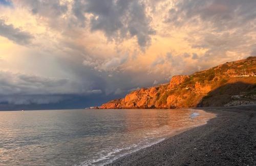 Maro Apartment | Estudio superior con vistas y pequeña terraza en Maro